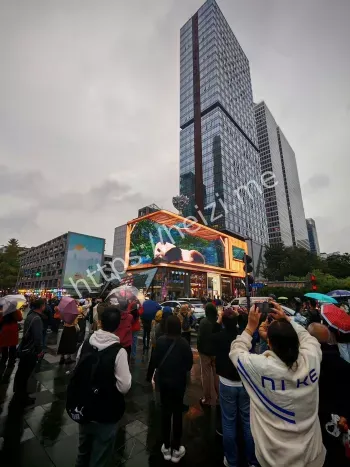 成都春熙路LOL奖杯雕塑